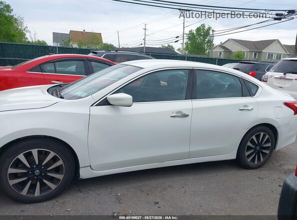 1N4AL3AP3JC161540 2018 NISSAN ALTIMA White Widok wnętrza 360 stopni