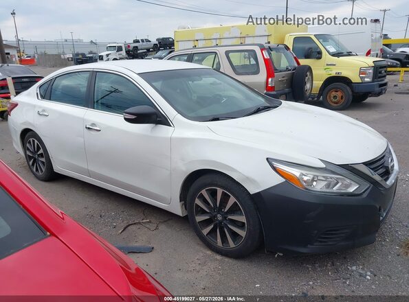 1N4AL3AP3JC161540 2018 NISSAN ALTIMA White Przód prawy