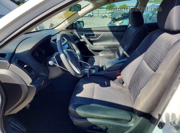 1N4AL3AP7HN327587 2017 NISSAN ALTIMA White Front interior view