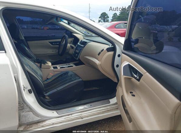 1N4AL3AP8GC162787 2016 NISSAN ALTIMA White Front interior view