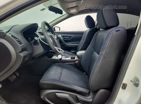 1N4AL3AP9GC224679 2016 NISSAN ALTIMA White Front interior view