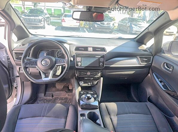 1N4AZ1CP2JC314604 2018 NISSAN LEAF Серебряный Вид щитка приборов