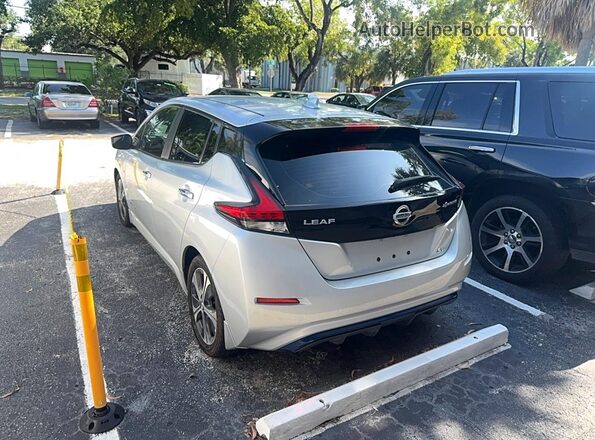 1N4AZ1CP2JC314604 2018 NISSAN LEAF Серебряный Задняя правая четверть