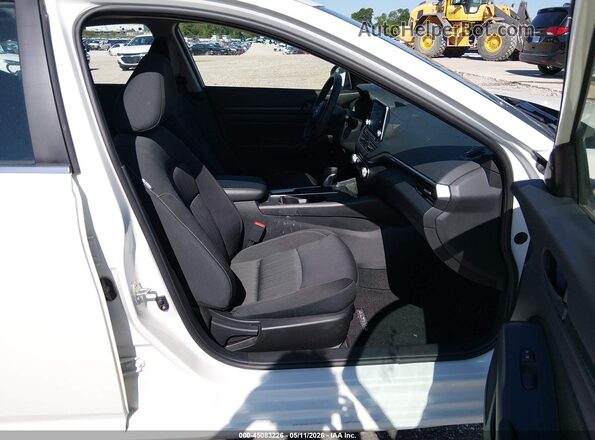 1N4BL4BV2SN304748 2025 NISSAN ALTIMA White Սալոնի դիմացի տեսք