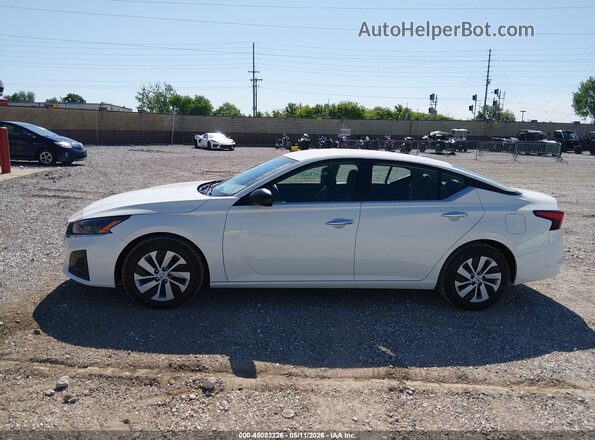 1N4BL4BV2SN304748 2025 NISSAN ALTIMA White Սալոնի 360 աստիճան տեսք