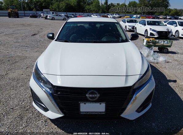 1N4BL4BV2SN304748 2025 NISSAN ALTIMA White Սարքավորումների վահանակի տեսք