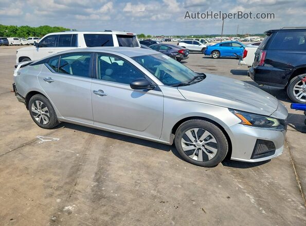 1N4BL4BV8RN375477 2024 NISSAN ALTIMA Серебряный Передняя правая четверть