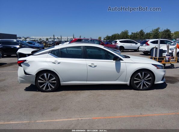 1N4BL4CV1NN302007 2022 NISSAN ALTIMA White Вид задньої частини салону