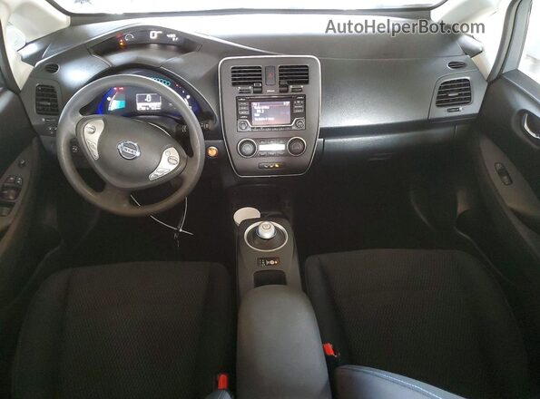1N4BZ0CP7HC307298 2017 NISSAN LEAF Серебряный Вид панели приборов