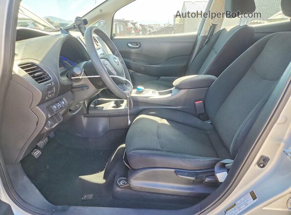 1N4BZ0CP7HC308239 2017 NISSAN LEAF Silver Front interior view