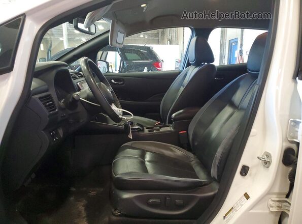 1N4BZ1DP9LC300317 2020 NISSAN LEAF Белый Вид салона спереди