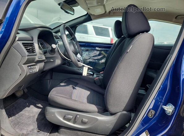 1N4CZ1CV0RC551854 2024 NISSAN LEAF Blue Vista interior delantera