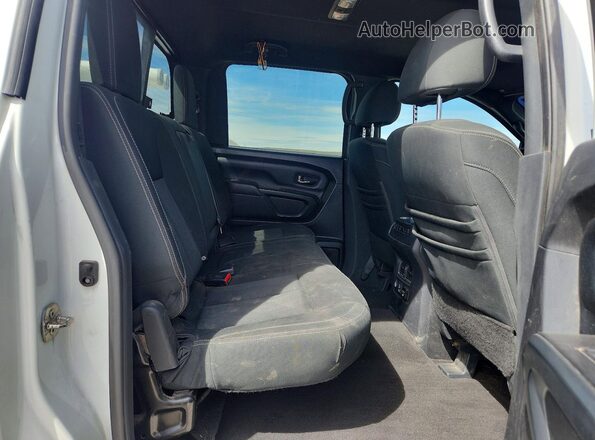 1N6BA1F44KN513888 2019 NISSAN TITAN Белый Вид задних сидений