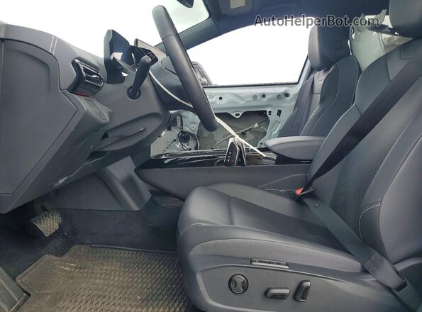 1V25MPE83RC021792 2024 VOLKSWAGEN ID.4 Белый Вид салона спереди