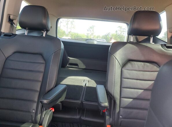 1V2BR2CA3RC514904 2024 VOLKSWAGEN ATLAS Silver Вид задніх сидінь