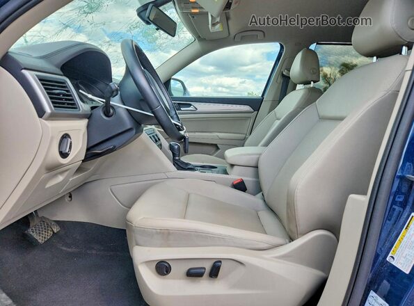 1V2DP2CAXKC586459 2019 VOLKSWAGEN ATLAS Синий Вид салона спереди