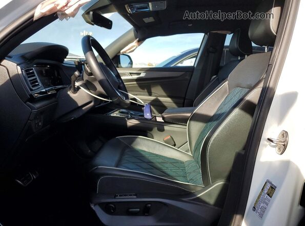 1V2FE2CA6RC231149 2024 VOLKSWAGEN ATLAS White Widok wnętrza z przodu