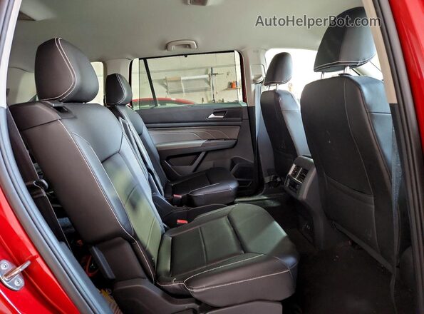 1V2HR2CA6PC541148 2023 VOLKSWAGEN ATLAS Красный Вид задней части салона