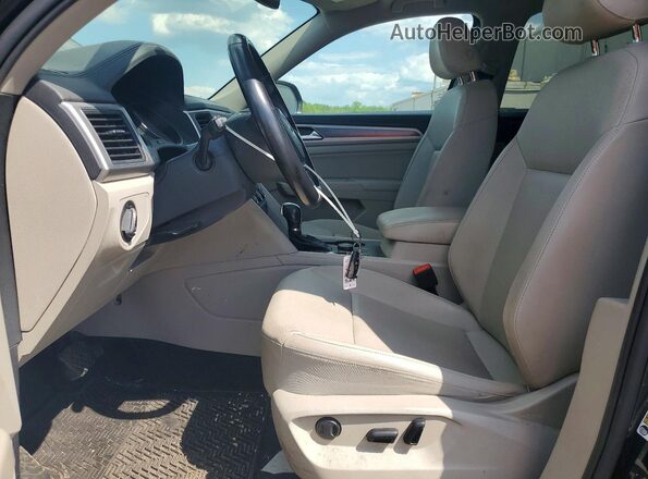 1V2LR2CA9JC520358 2018 VOLKSWAGEN ATLAS Черный Вид салона спереди