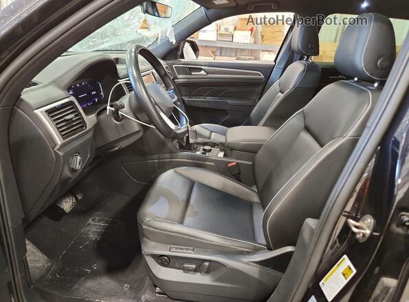 1V2MC2CA8LC205379 2020 VOLKSWAGEN ATLAS Black Front interior view