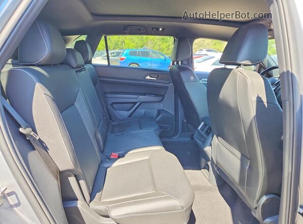1V2ME2CA5LC232873 2020 VOLKSWAGEN ATLAS Silver Widok wnętrza z tyłu