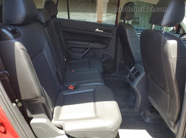 1V2MR2CA3JC545017 2018 VOLKSWAGEN ATLAS Maroon Widok wnętrza z tyłu