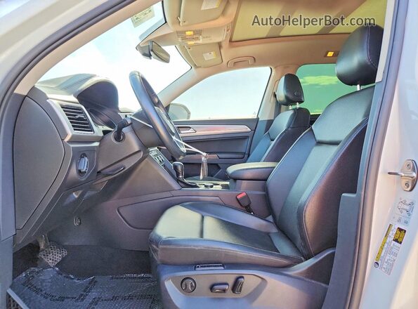 1V2MR2CA6JC507975 2018 VOLKSWAGEN ATLAS Белый Вид салона спереди