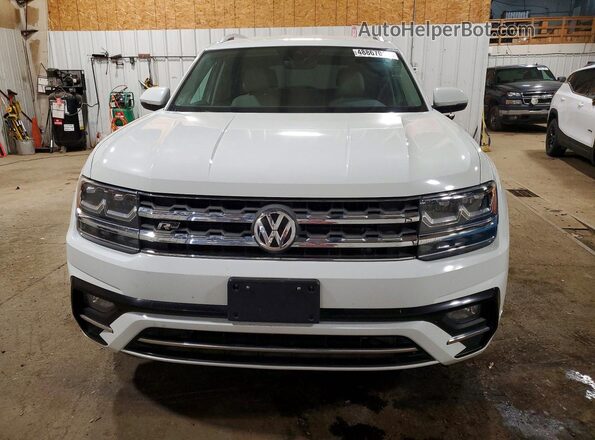1V2PR2CA1JC576957 2018 VOLKSWAGEN ATLAS White Widok z przodu