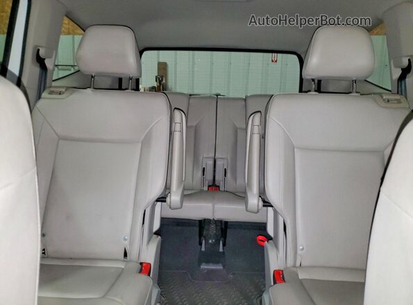 1V2PR2CA1JC576957 2018 VOLKSWAGEN ATLAS White Widok tylnych siedzeń