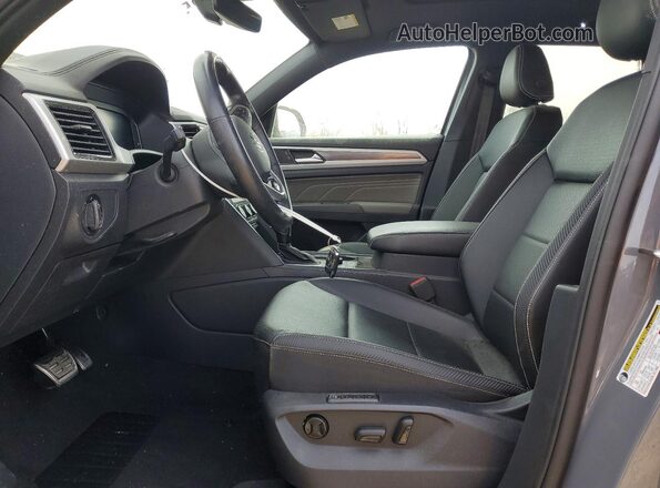 1V2SE2CA7PC214131 2023 VOLKSWAGEN ATLAS Gray Front interior view
