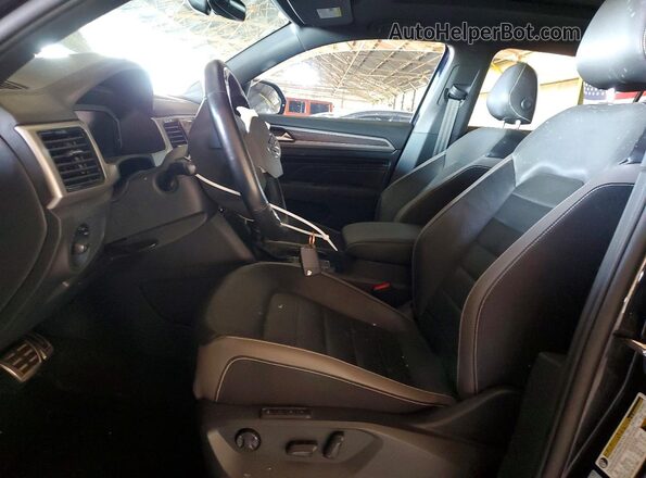 1V2TE2CA3LC215159 2020 VOLKSWAGEN ATLAS Черный Вид салона спереди
