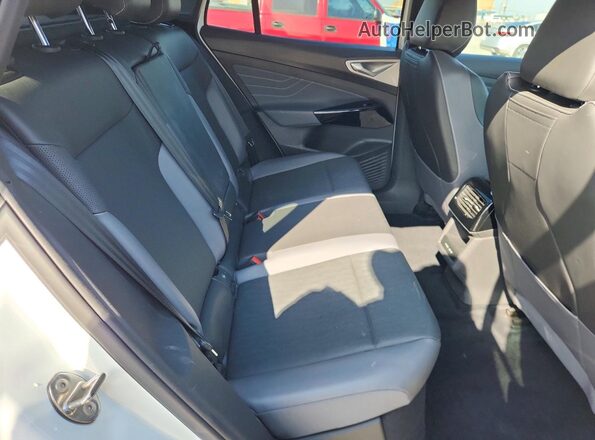 1V2VMPE82PC037950 2023 VOLKSWAGEN ID.4 White Vista de los asientos traseros