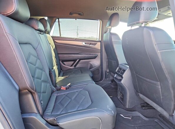 1V2WE2CA6SC200148 2025 VOLKSWAGEN ATLAS White Вид задньої частини салону