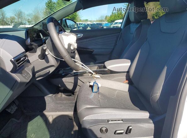 1V2WNPE81PC035706 2023 VOLKSWAGEN ID.4 White Front interior view