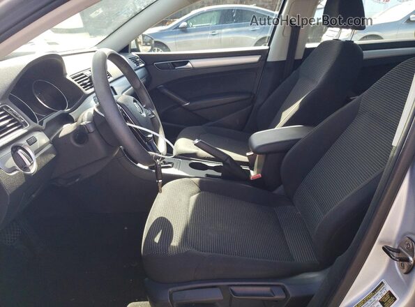 1VWAT7A37GC049487 2016 VOLKSWAGEN PASSAT Серебряный Вид салона спереди