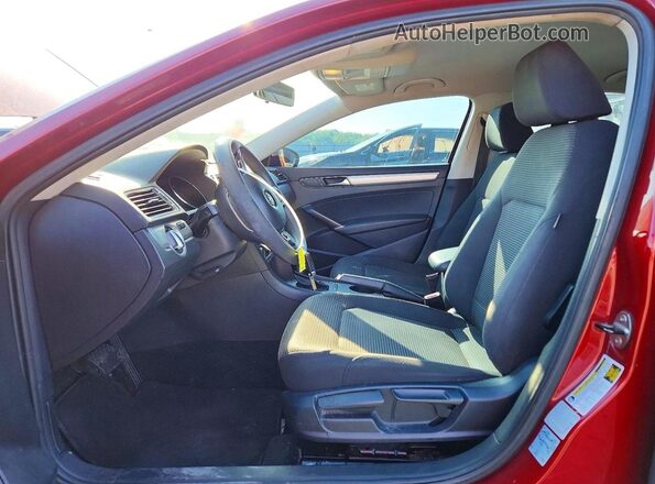 1VWAT7A39HC025337 2017 VOLKSWAGEN PASSAT Красный Вид салона спереди