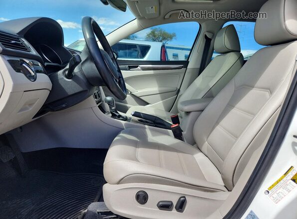 1VWBA7A35JC030101 2018 VOLKSWAGEN PASSAT Белый Вид салона спереди
