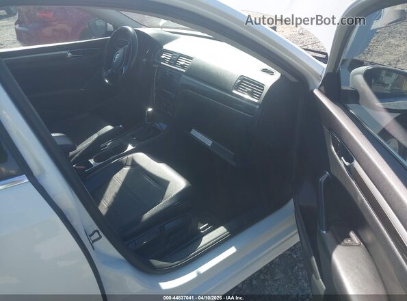 1VWBA7A37JC006236 2018 VOLKSWAGEN PASSAT White Widok wnętrza z przodu