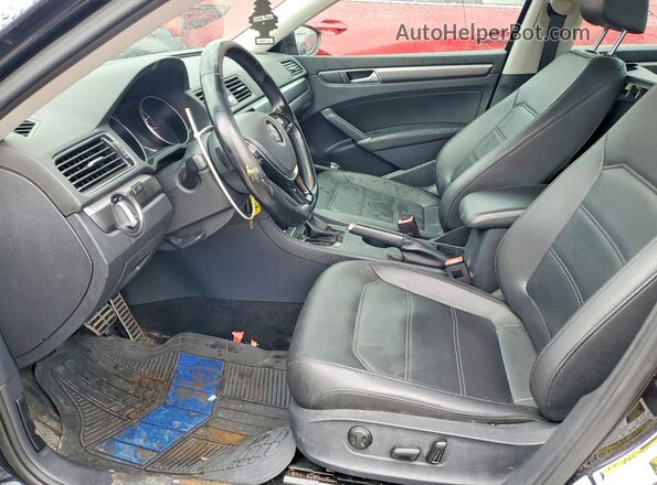 1VWDT7A34HC084566 2017 VOLKSWAGEN PASSAT Черный Вид салона спереди