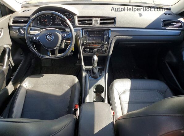 1VWDT7A36HC043520 2017 VOLKSWAGEN PASSAT Белый Вид панели приборов