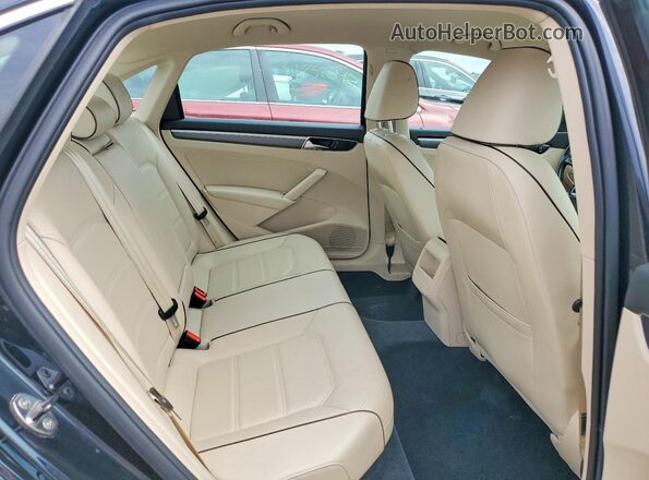 1VWDT7A37HC062934 2017 VOLKSWAGEN PASSAT Черный Вид задних сидений