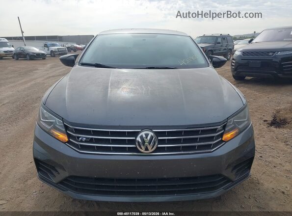 1VWDT7A3XHC076844 2017 VOLKSWAGEN PASSAT Серый Вид спереди