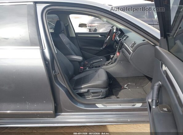 1VWDT7A3XHC076844 2017 VOLKSWAGEN PASSAT Серый Вид салона спереди