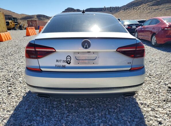 1VWJM7A39JC050578 2018 VOLKSWAGEN PASSAT Серебряный Вид сзади