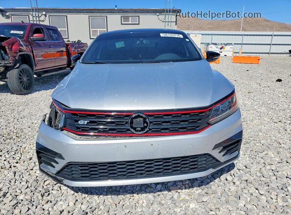 1VWJM7A39JC050578 2018 VOLKSWAGEN PASSAT Серебряный Вид спереди