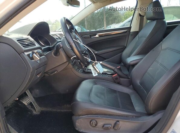 1VWMA7A36KC002575 2019 VOLKSWAGEN PASSAT Белый Вид салона спереди