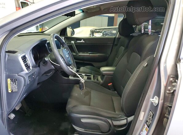 KNDPMCAC4N7014219 2022 KIA SPORTAGE Серебряный Вид салона спереди