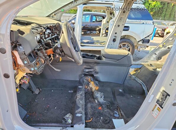 KNDPVDDG4T7292231 2026 KIA SPORTAGE Серый Вид салона спереди