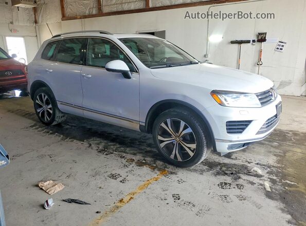 WVGRF7BP1HD000355 2017 VOLKSWAGEN TOUAREG Белый Вид спереди