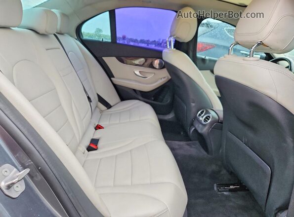 55SWF4JB7HU193095 2017 MERCEDES-BENZ C Gray Vista interior trasera